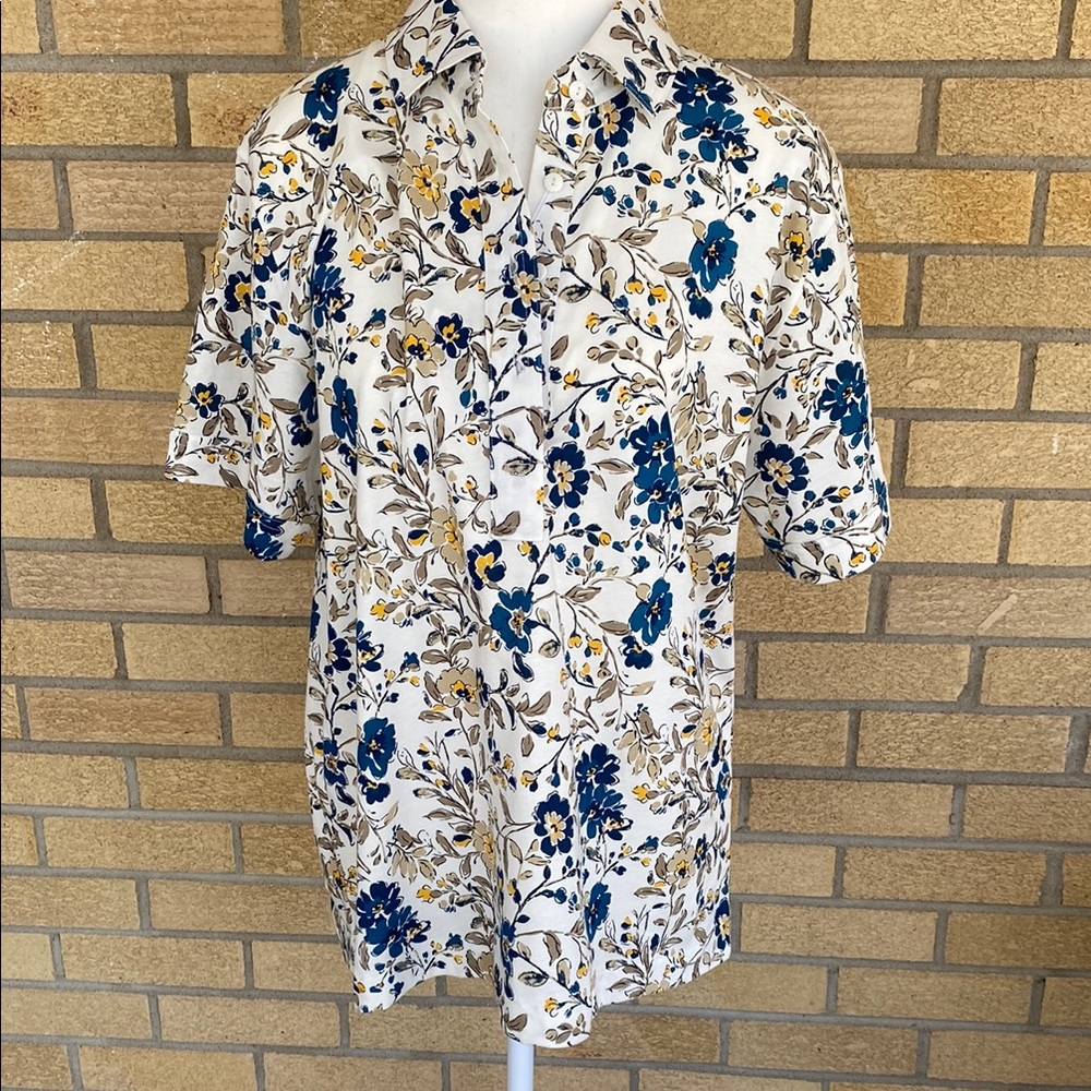 Leon Levin NWT blue/yellow/tan/white Floral Short Sleeve Button-Up with collar
